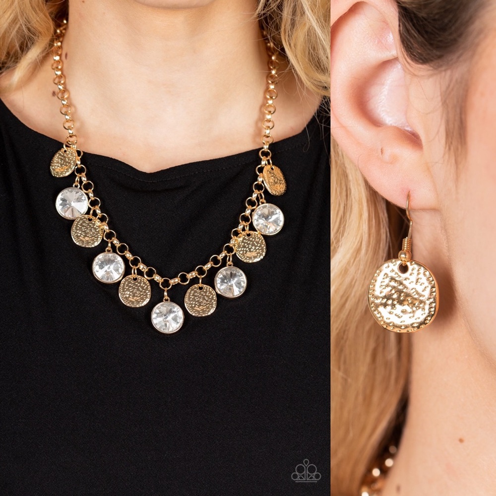 ❤️Spot On Sparkle Necklace Set